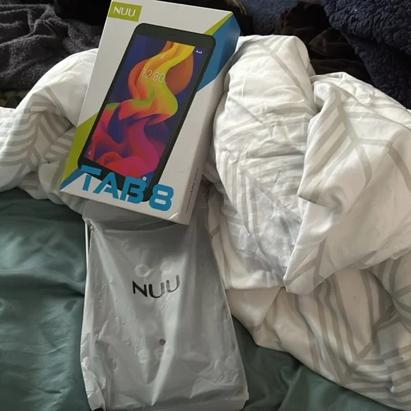 Samsite tab8 brand new in original packaging asking 150 ipaid 249 shipping free